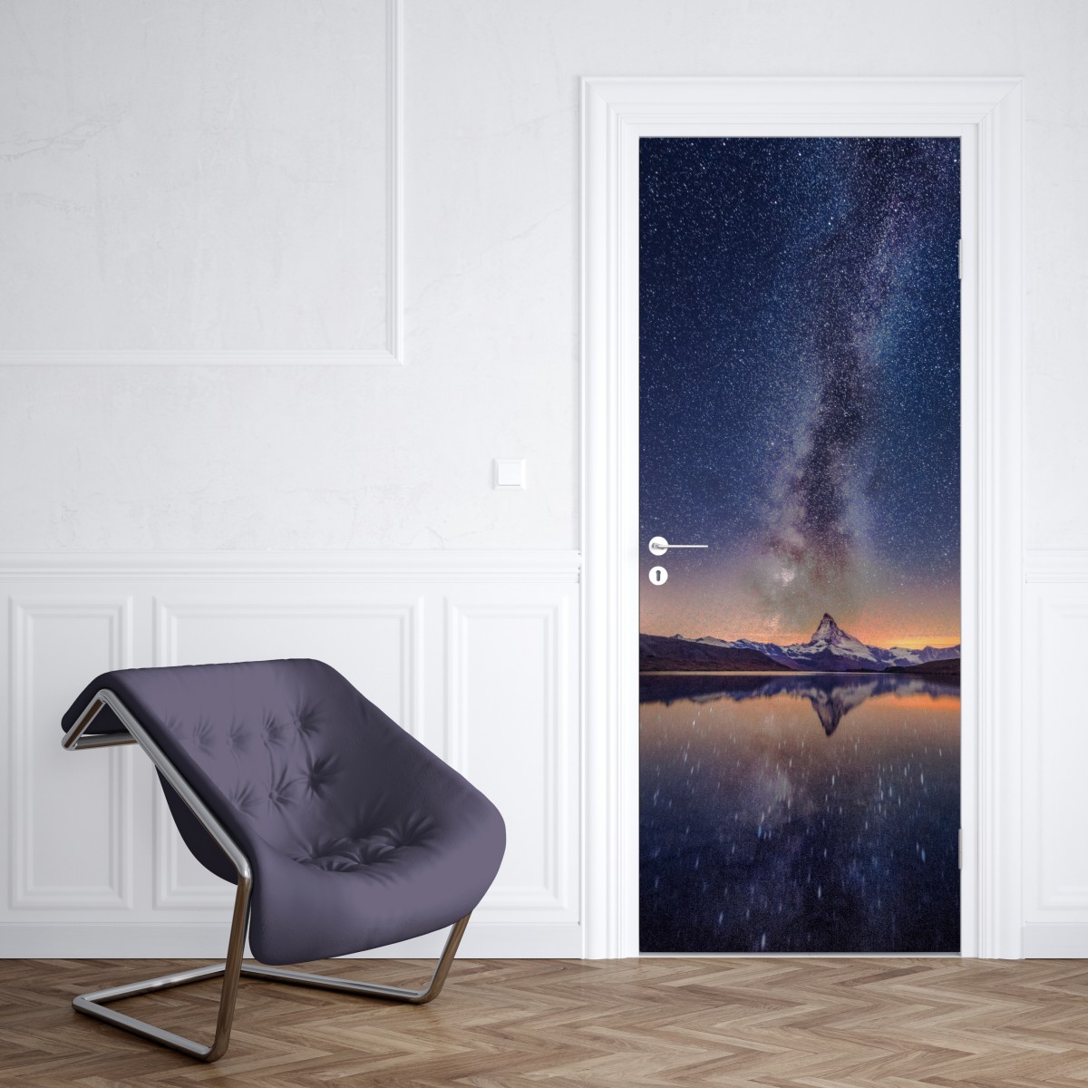 Naklejka na drzwi droga mleczna nad alpejskim szczytem odbita w jeziorze – Wallissimo® Naklejka na drzwi droga mleczna nad alpejskim szczytem odbita w jeziorze – Wallissimo®