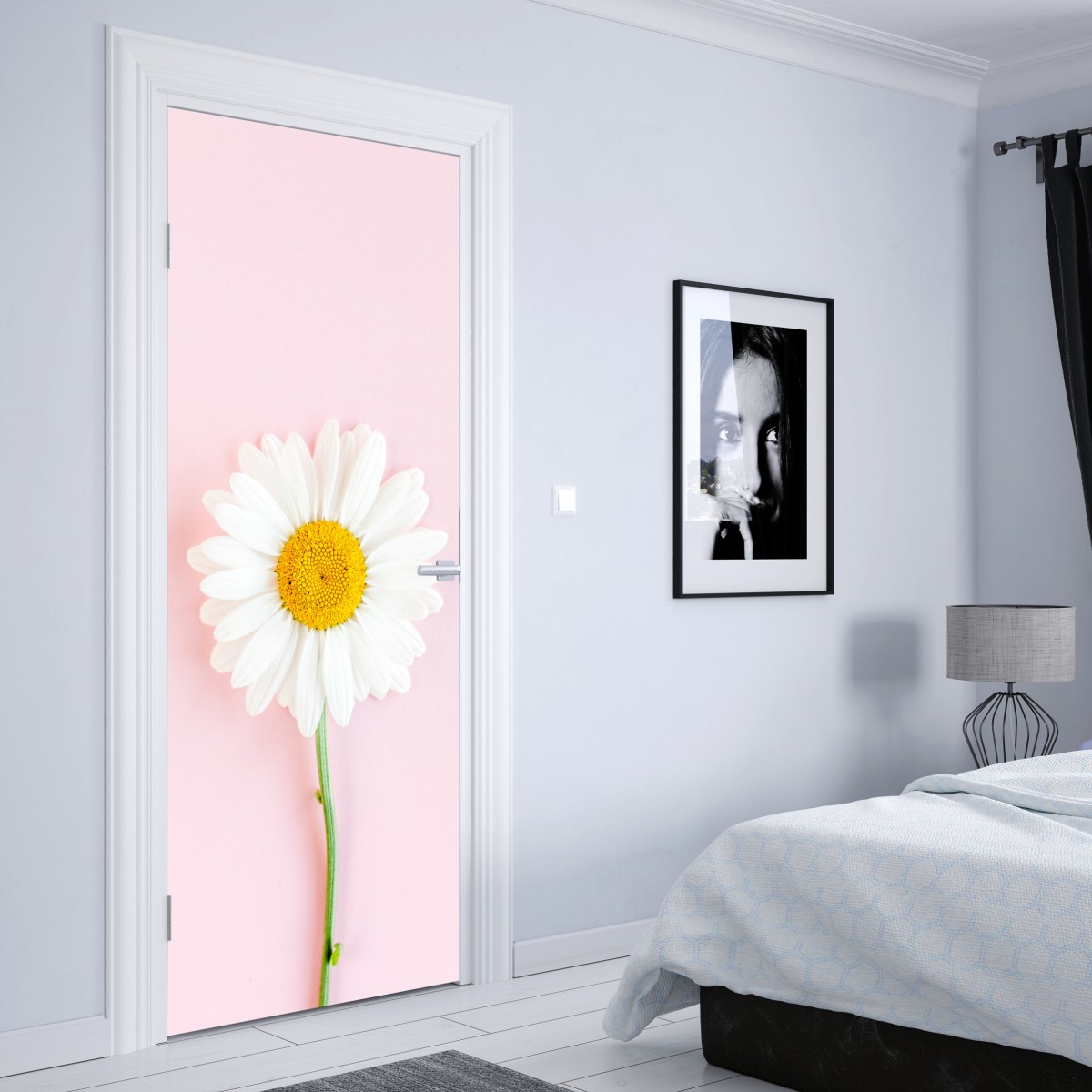 Naklejka na drzwi biała stokrotka na pastelowym różowym tle – Wallissimo® Naklejka na drzwi biała stokrotka na pastelowym różowym tle – Wallissimo®
