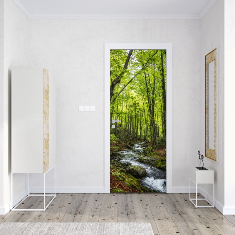 Naklejka na drzwi spokojny leśny strumień – Wallissimo® Naklejka na drzwi spokojny leśny strumień – Wallissimo®