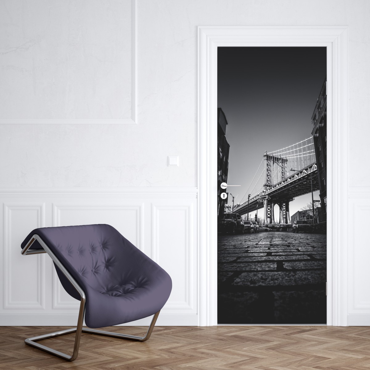 Naklejka na drzwi most na Manhattanie z perspektywy brukowanej ulicy – Wallissimo® Naklejka na drzwi most na Manhattanie z perspektywy brukowanej ulicy – Wallissimo®
