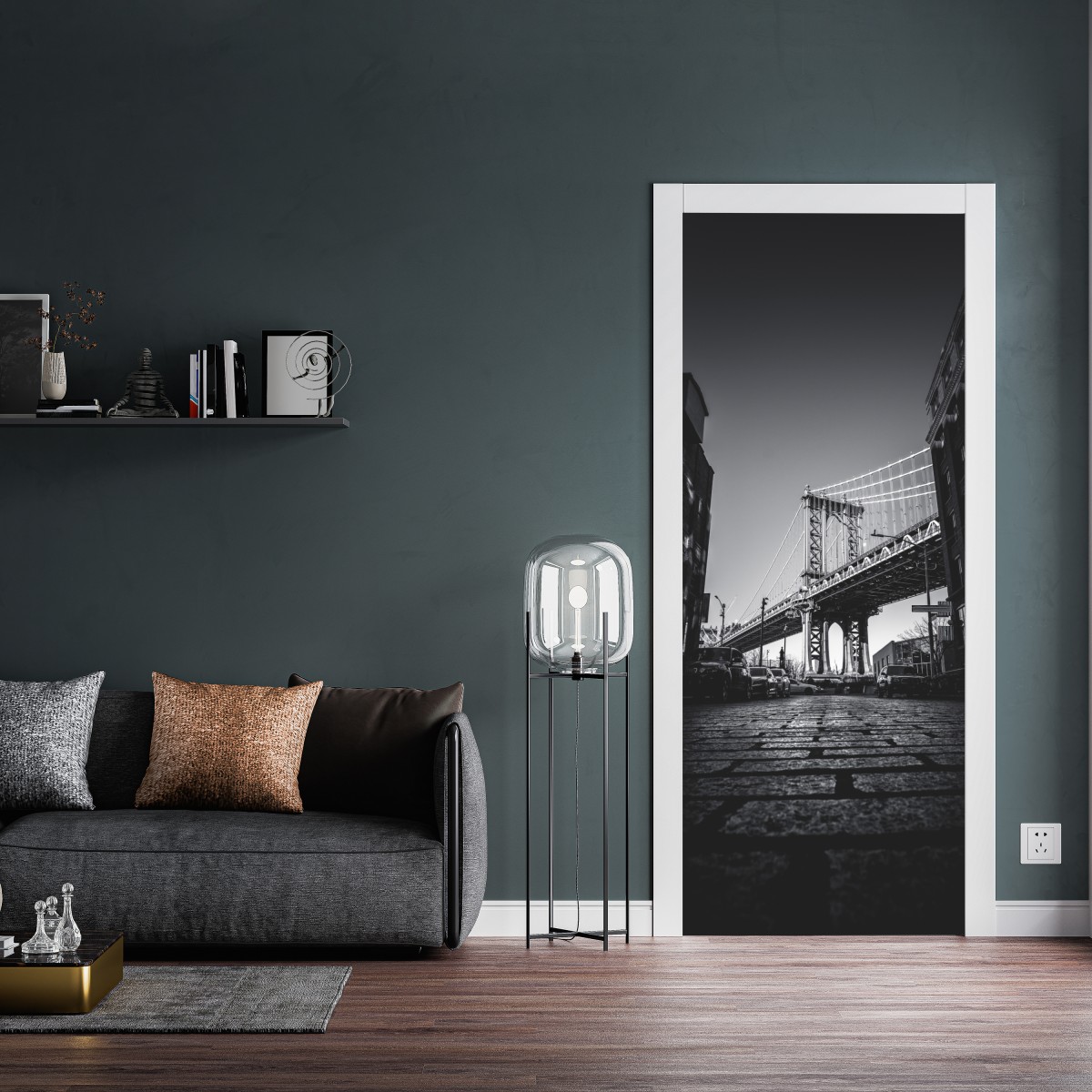 Naklejka na drzwi most na Manhattanie z perspektywy brukowanej ulicy – Wallissimo® Naklejka na drzwi most na Manhattanie z perspektywy brukowanej ulicy – Wallissimo®