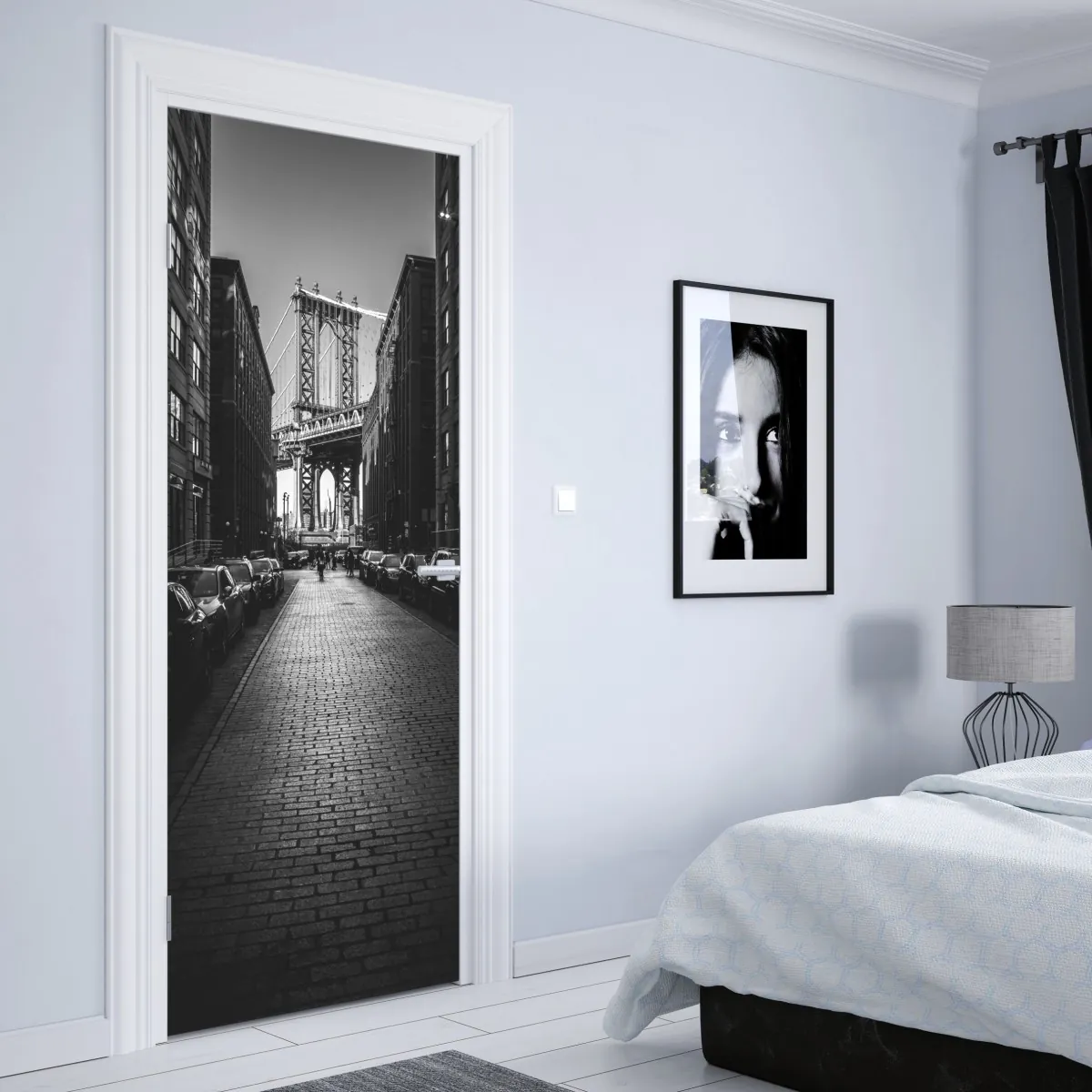 Naklejka na drzwi most Manhattan w kadrze brukowanej ulicy – Wallissimo® Naklejka na drzwi most Manhattan w kadrze brukowanej ulicy – Wallissimo®