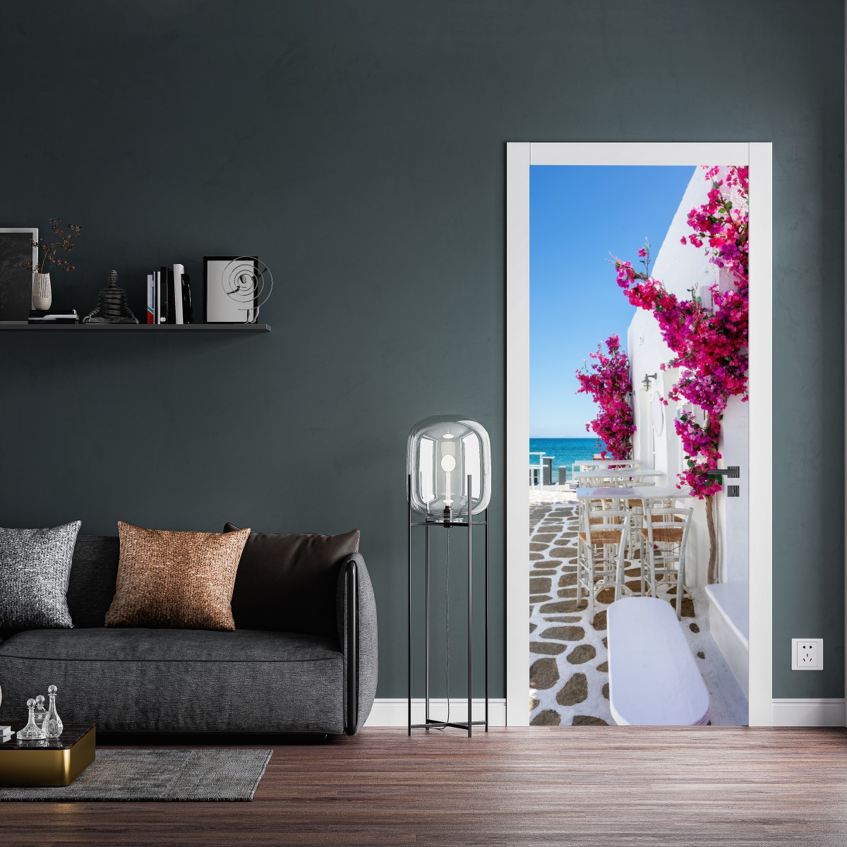 Naklejka na drzwi słoneczna śródziemnomorska alejka z bugenwillą – Wallissimo® Naklejka na drzwi słoneczna śródziemnomorska alejka z bugenwillą – Wallissimo®