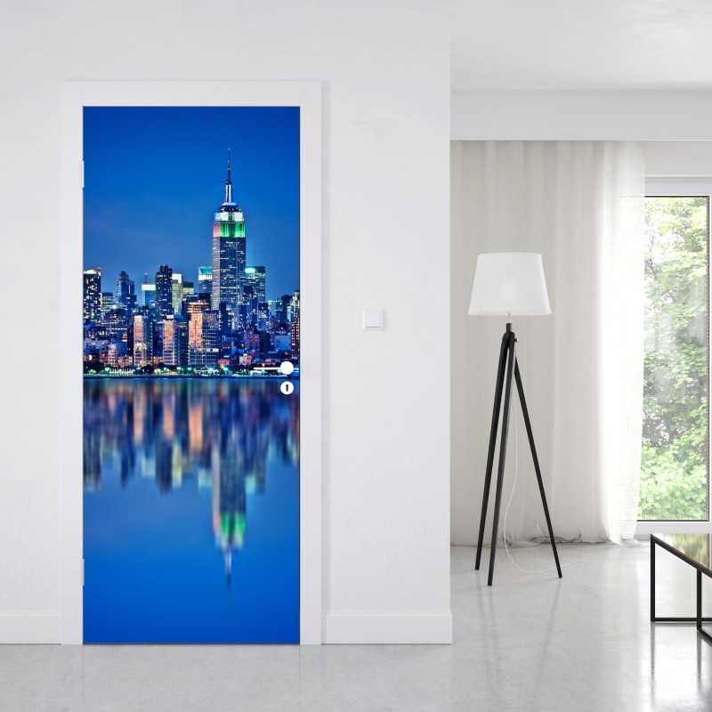 Naklejka na drzwi Nowy Jork nocna panorama z odbiciem – Wallissimo® Naklejka na drzwi Nowy Jork nocna panorama z odbiciem – Wallissimo®