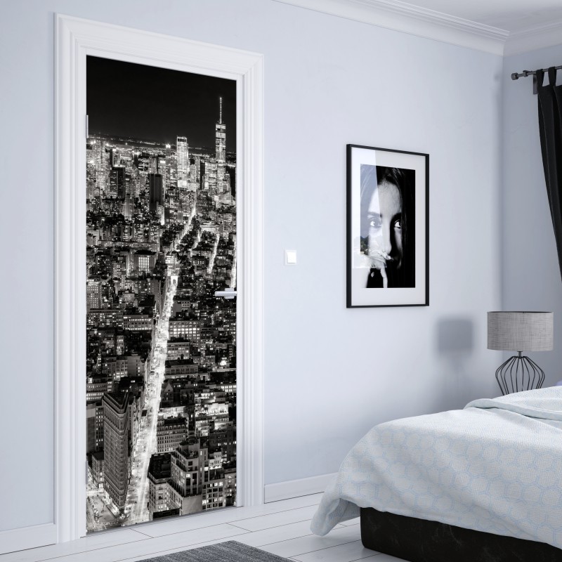 Naklejka na drzwi monochromatyczna panorama miasta nocą – Wallissimo® Naklejka na drzwi monochromatyczna panorama miasta nocą – Wallissimo®