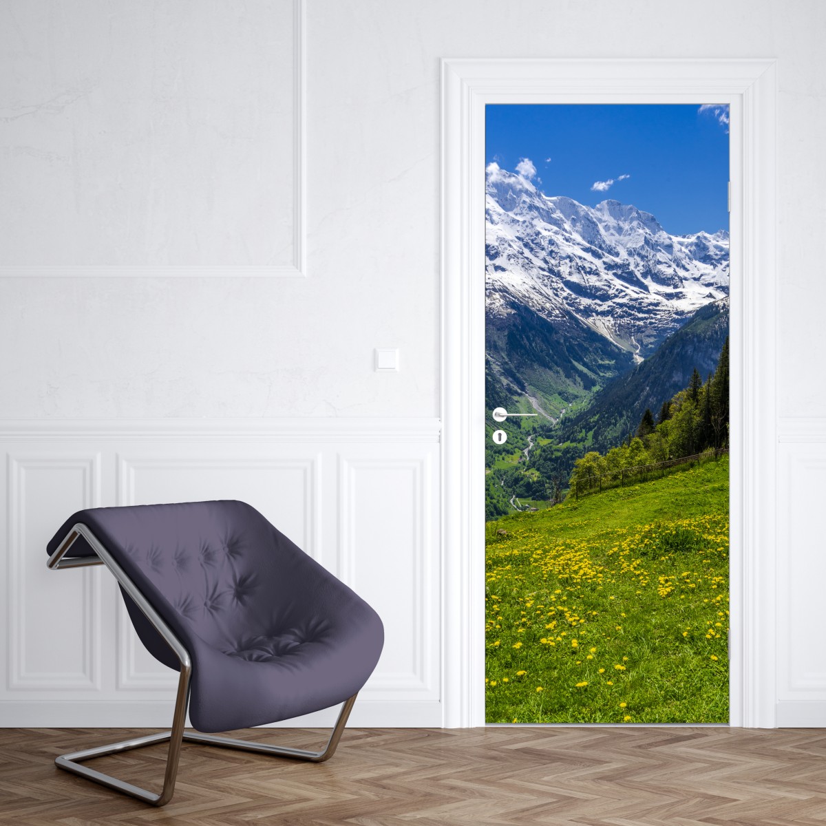 Naklejka na drzwi alpejska łąka wiosną pod ośnieżonymi szczytami – Wallissimo® Naklejka na drzwi alpejska łąka wiosną pod ośnieżonymi szczytami – Wallissimo®