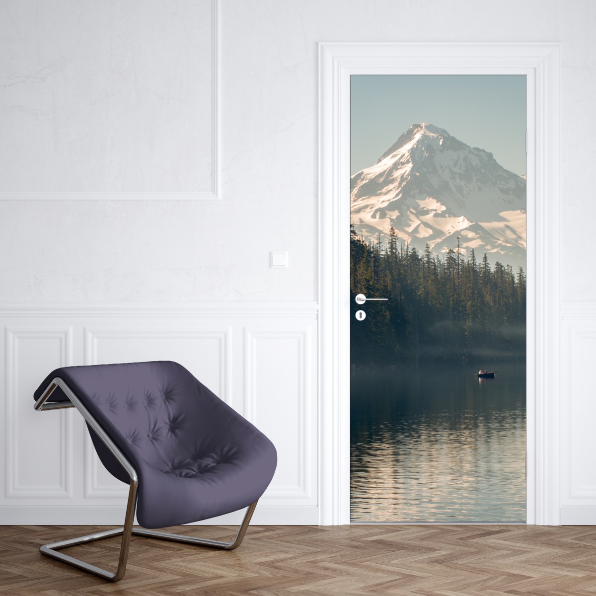 Naklejka na drzwi śnieżna góra nad spokojnym jeziorem – Wallissimo® Naklejka na drzwi śnieżna góra nad spokojnym jeziorem – Wallissimo®