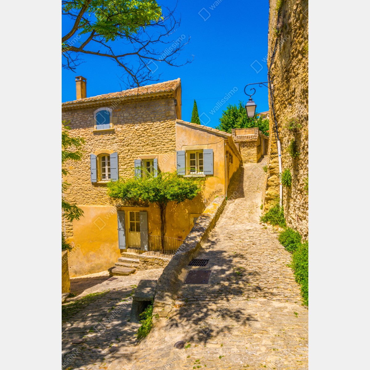 Naklejka na drzwi słoneczna kamienna uliczka – Wallissimo® Naklejka na drzwi słoneczna kamienna uliczka – Wallissimo®