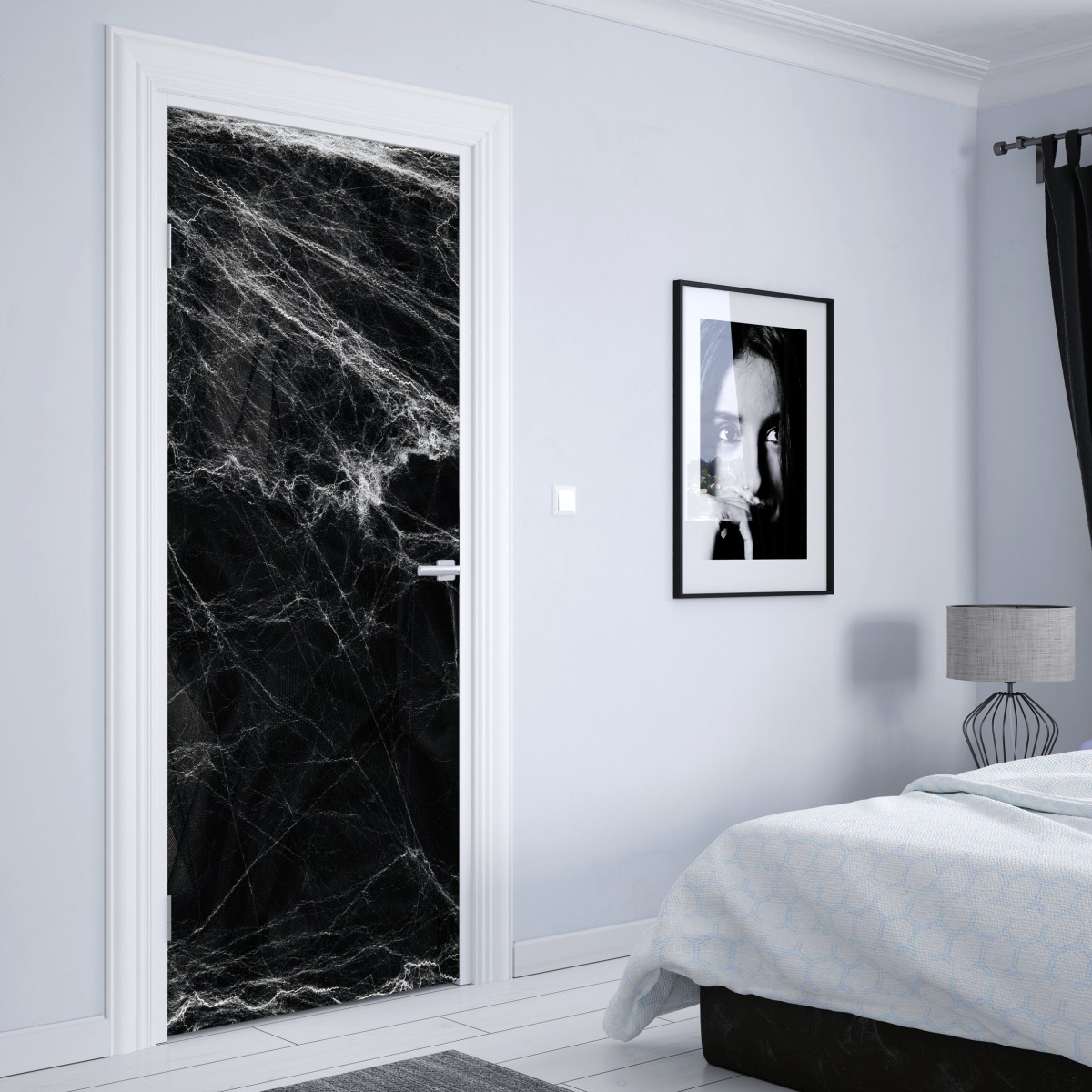 Naklejka na drzwi mroczna pajęczyna na czarnym tle – Wallissimo® Naklejka na drzwi mroczna pajęczyna na czarnym tle – Wallissimo®