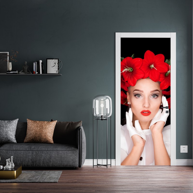 Naklejka na drzwi elegancki portret z wiankiem z czerwonych kwiatów – Wallissimo® Naklejka na drzwi elegancki portret z wiankiem z czerwonych kwiatów – Wallissimo®