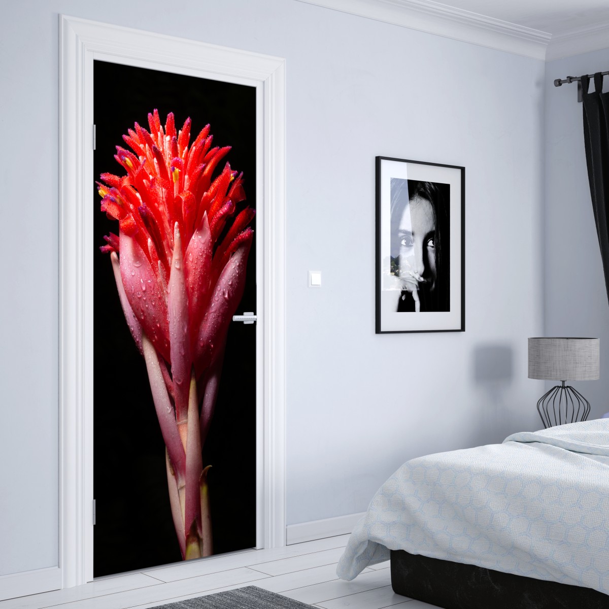 Naklejka na drzwi intensywny różowy kwiat na czarnym tle – Wallissimo® Naklejka na drzwi intensywny różowy kwiat na czarnym tle – Wallissimo®