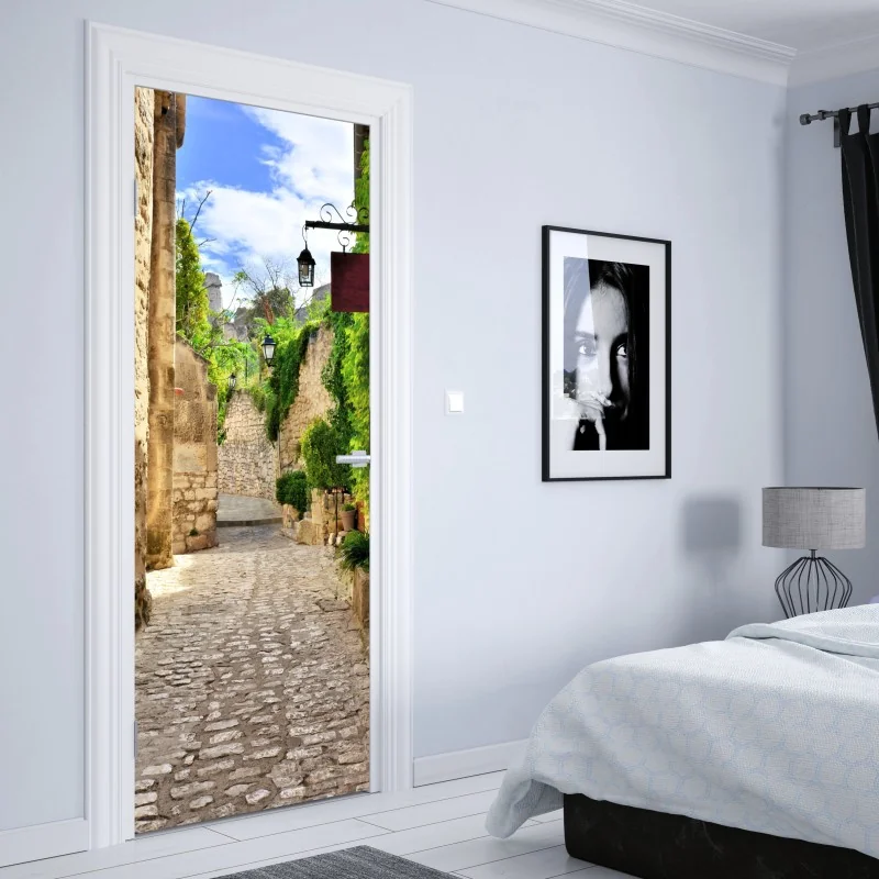 Naklejka na drzwi urocza brukowana uliczka w Les Baux de Provence – Wallissimo® Naklejka na drzwi urocza brukowana uliczka w Les Baux de Provence – Wallissimo®