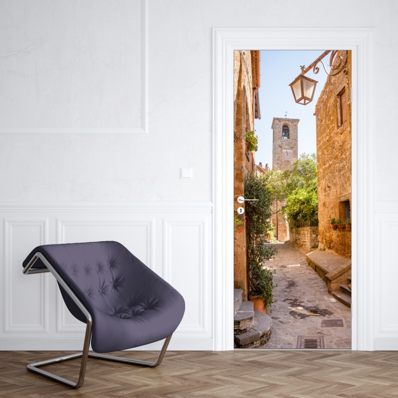 Naklejka na drzwi słoneczna uliczka w Civita di Bagnoregio – Wallissimo® Naklejka na drzwi słoneczna uliczka w Civita di Bagnoregio – Wallissimo®