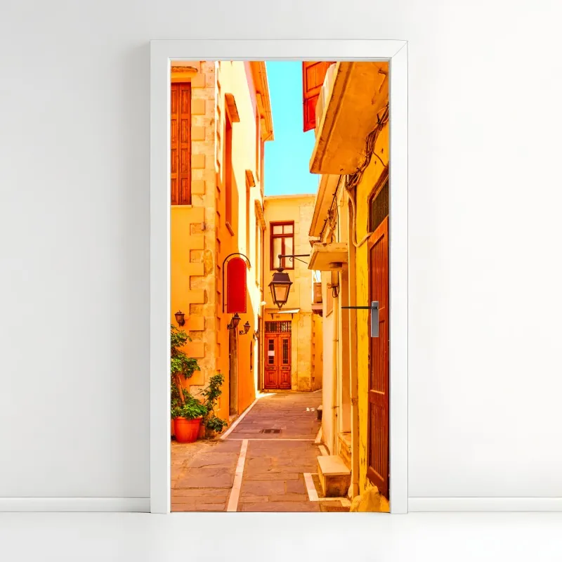 Naklejka na drzwi słoneczna żółta uliczka w Rethymno, Kreta