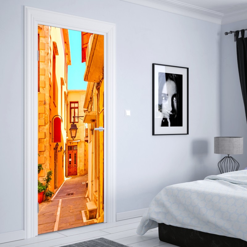 Naklejka na drzwi słoneczna żółta uliczka w Rethymno, Kreta – Wallissimo® Naklejka na drzwi słoneczna żółta uliczka w Rethymno, Kreta – Wallissimo®