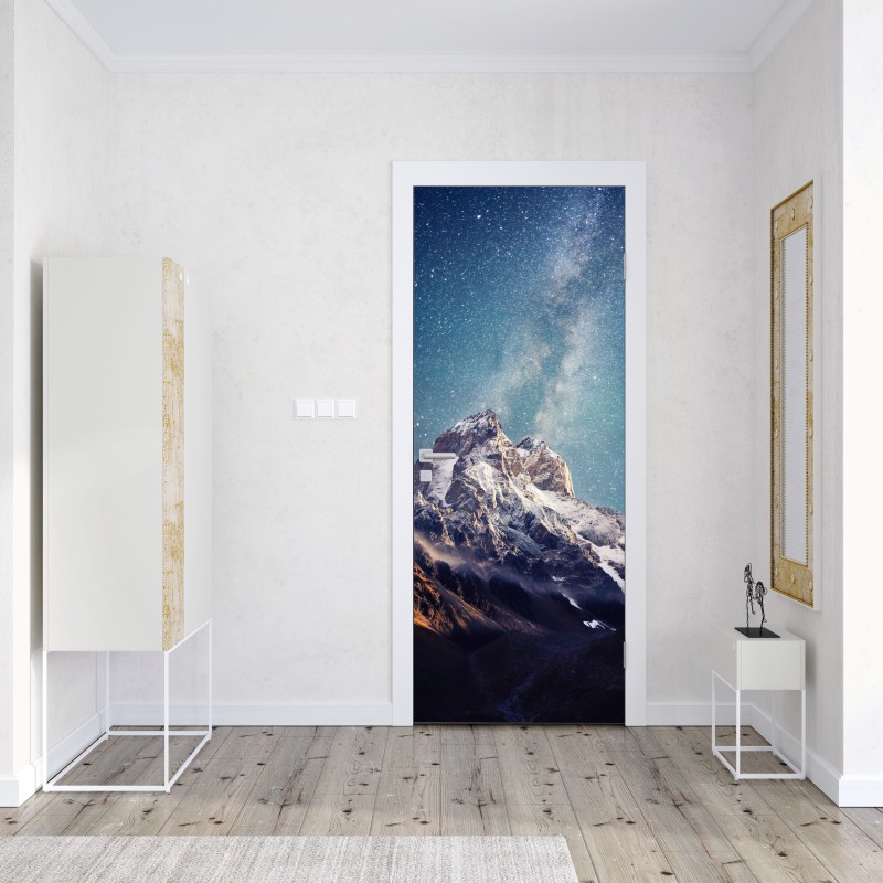 Naklejka na drzwi noc pełna gwiazd nad Ushba – Wallissimo® Naklejka na drzwi noc pełna gwiazd nad Ushba – Wallissimo®