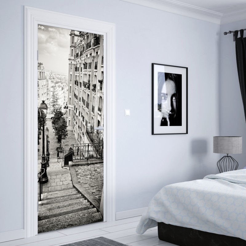 Naklejka na drzwi paryskie schody w monochromie – Wallissimo® Naklejka na drzwi paryskie schody w monochromie – Wallissimo®