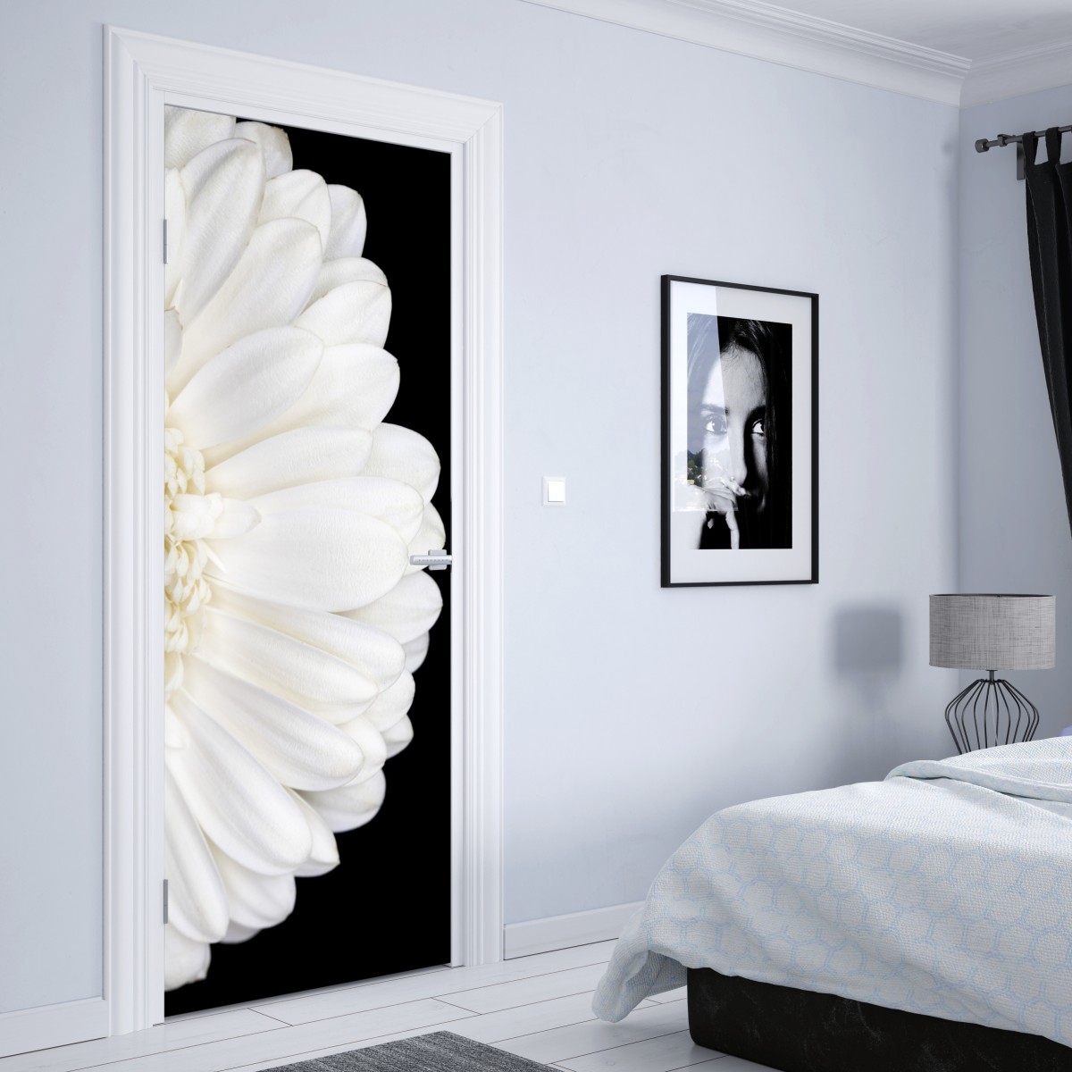 Naklejka na drzwi biała gerbera na czarnym tle minimalistyczne zbliżenie – Wallissimo® Naklejka na drzwi biała gerbera na czarnym tle minimalistyczne zbliżenie – Wallissimo®