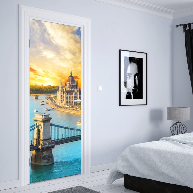 Naklejka na drzwi zachód słońca nad Budapesztem i mostem łańcuchowym – Wallissimo® Naklejka na drzwi zachód słońca nad Budapesztem i mostem łańcuchowym – Wallissimo®