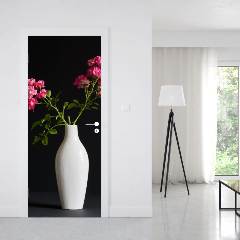 Naklejka na drzwi róże w białej wazie – Wallissimo® Naklejka na drzwi róże w białej wazie – Wallissimo®