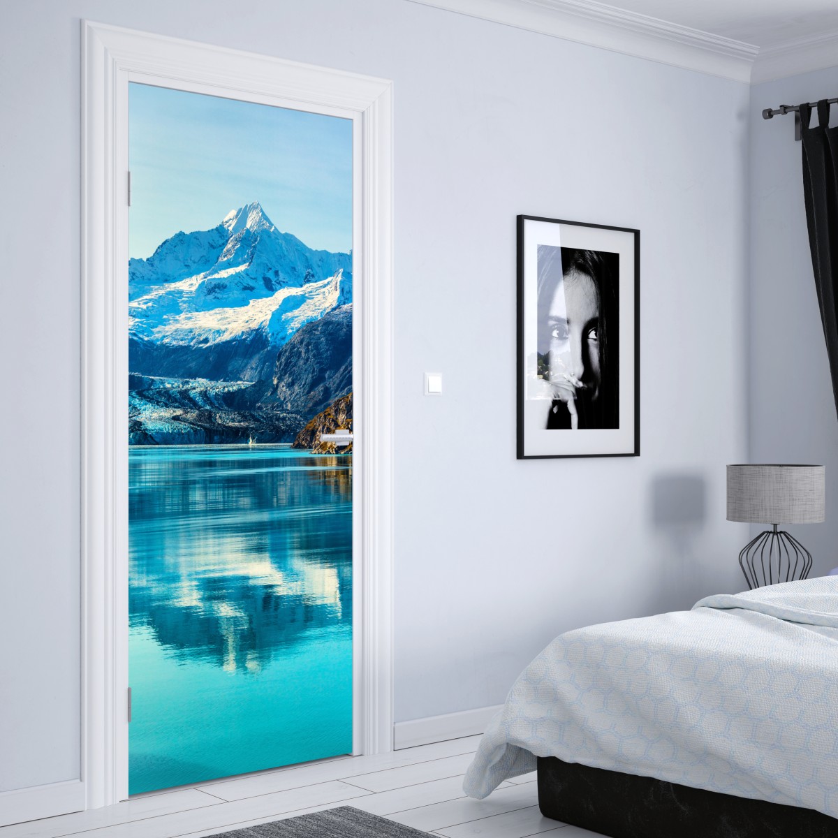 Naklejka na drzwi spokojne turkusowe jezioro górskie – Wallissimo® Naklejka na drzwi spokojne turkusowe jezioro górskie – Wallissimo®