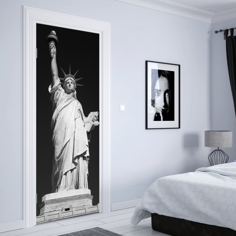 Naklejka na drzwi Statua Wolności w monochromie – Wallissimo® Naklejka na drzwi Statua Wolności w monochromie – Wallissimo®