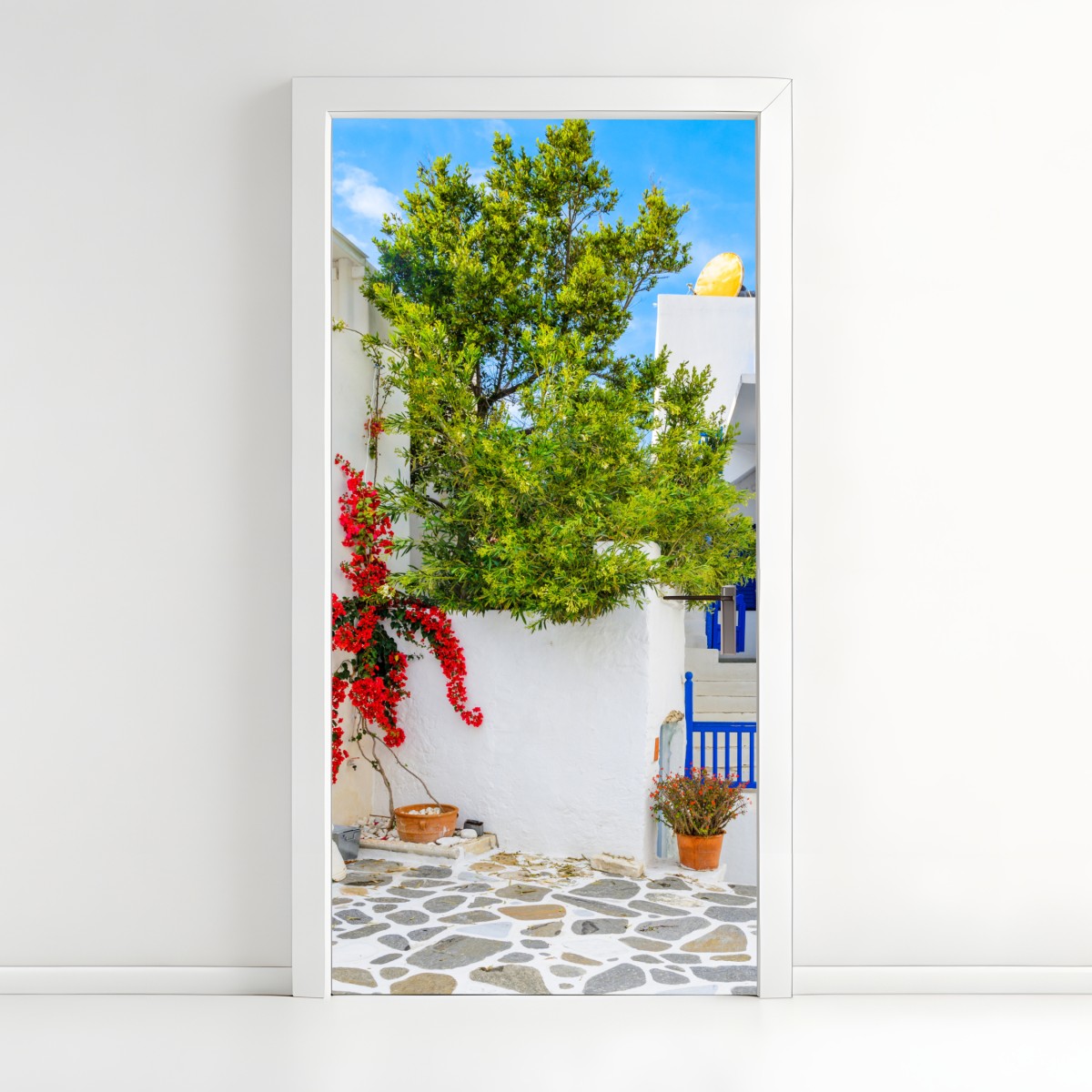 Door sticker sunlit Mediterranean courtyard with bougainvillea – Wallissimo®