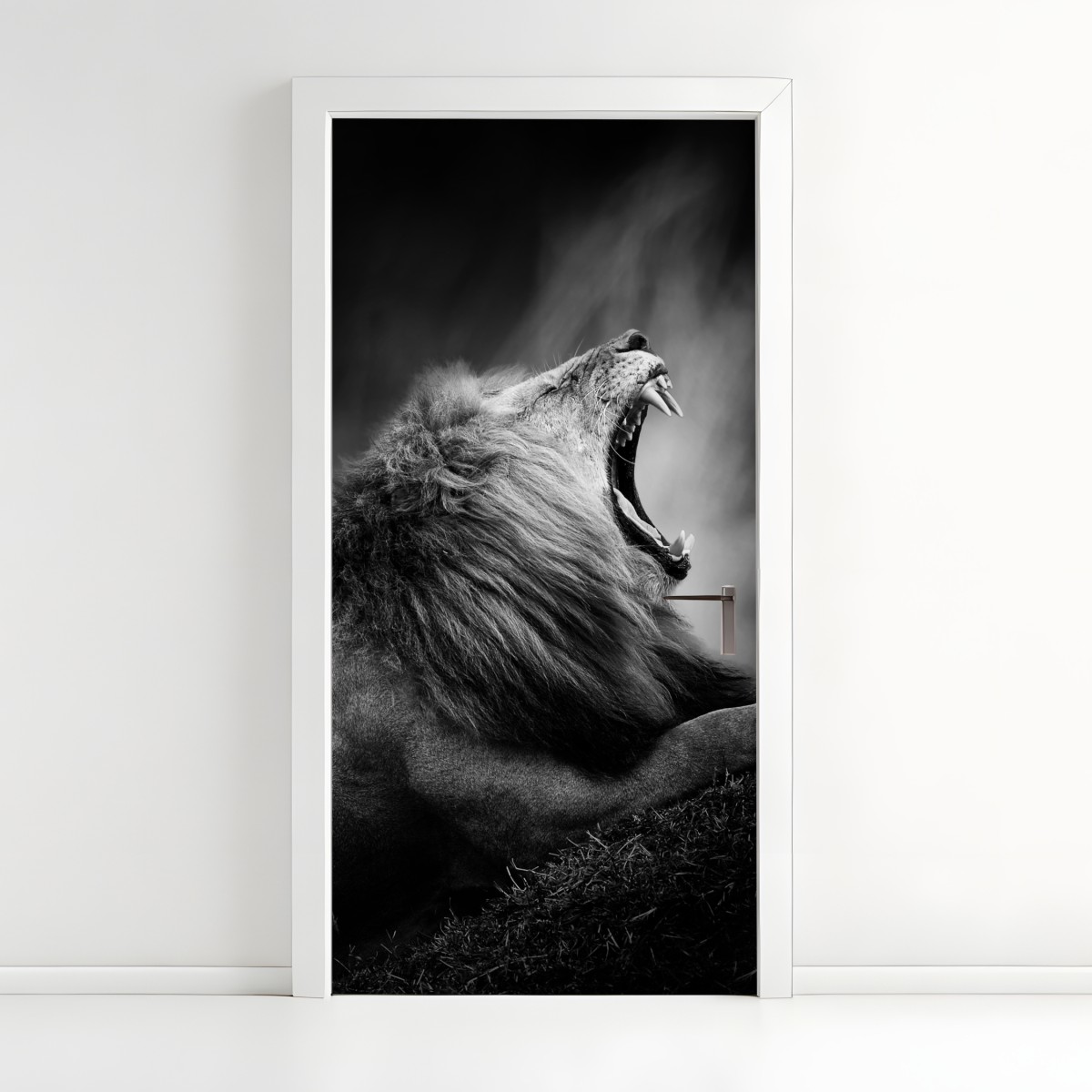 Door sticker majestic roaring lion in monochrome – Wallissimo®
