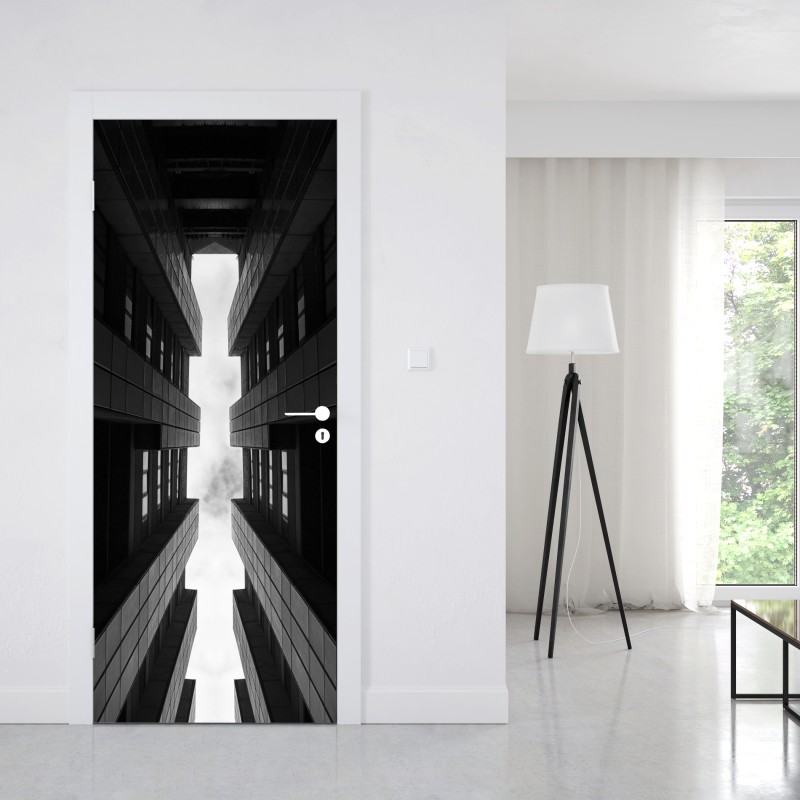 Naklejka na drzwi pionowa miejska symetria w monochromie – Wallissimo® Naklejka na drzwi pionowa miejska symetria w monochromie – Wallissimo®