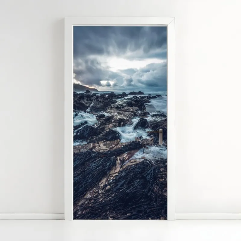 Naklejka na drzwi wzór damaskowy w odcieniach złota i granatu – Wallissimo®