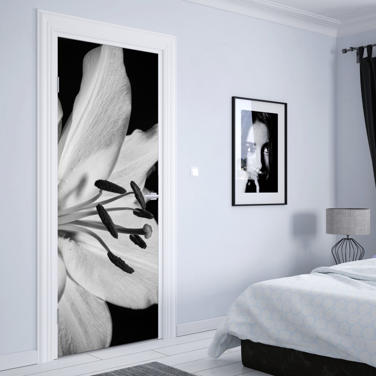 Naklejka na drzwi monochromatyczna lilia zbliżenie – Wallissimo® Naklejka na drzwi monochromatyczna lilia zbliżenie – Wallissimo®