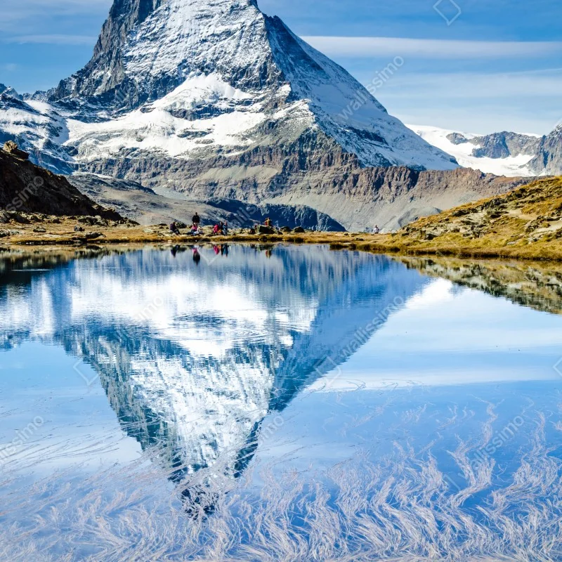 Naklejka na drzwi majestatyczny Matterhorn odbity w alpejskim jeziorze – Wallissimo® Naklejka na drzwi majestatyczny Matterhorn odbity w alpejskim jeziorze – Wallissimo®
