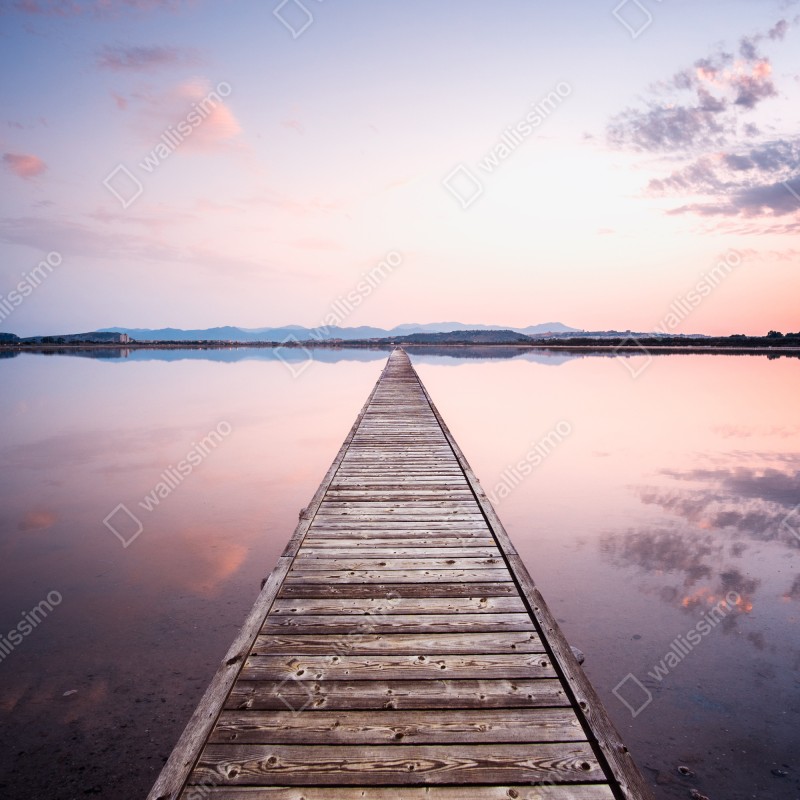 Naklejka na drzwi pomost prowadzący w stronę horyzontu o zachodzie słońca – Wallissimo® Naklejka na drzwi pomost prowadzący w stronę horyzontu o zachodzie słońca – Wallissimo®