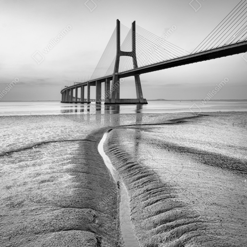 Naklejka na drzwi minimalistyczny most wantowy w monochromie – Wallissimo® Naklejka na drzwi minimalistyczny most wantowy w monochromie – Wallissimo®