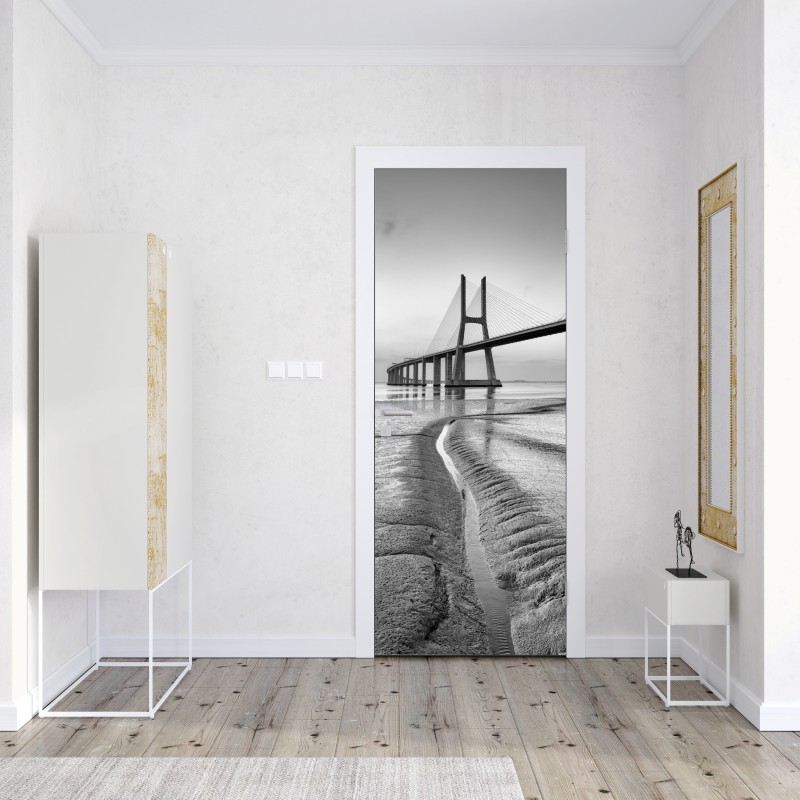 Naklejka na drzwi minimalistyczny most wantowy w monochromie – Wallissimo® Naklejka na drzwi minimalistyczny most wantowy w monochromie – Wallissimo®