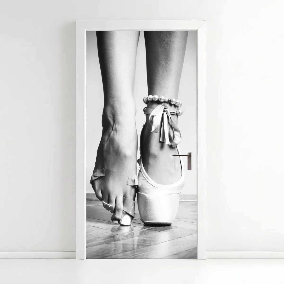 Naklejka na drzwi gracja baletowa na pointach – Wallissimo® Naklejka na drzwi gracja baletowa na pointach – Wallissimo®