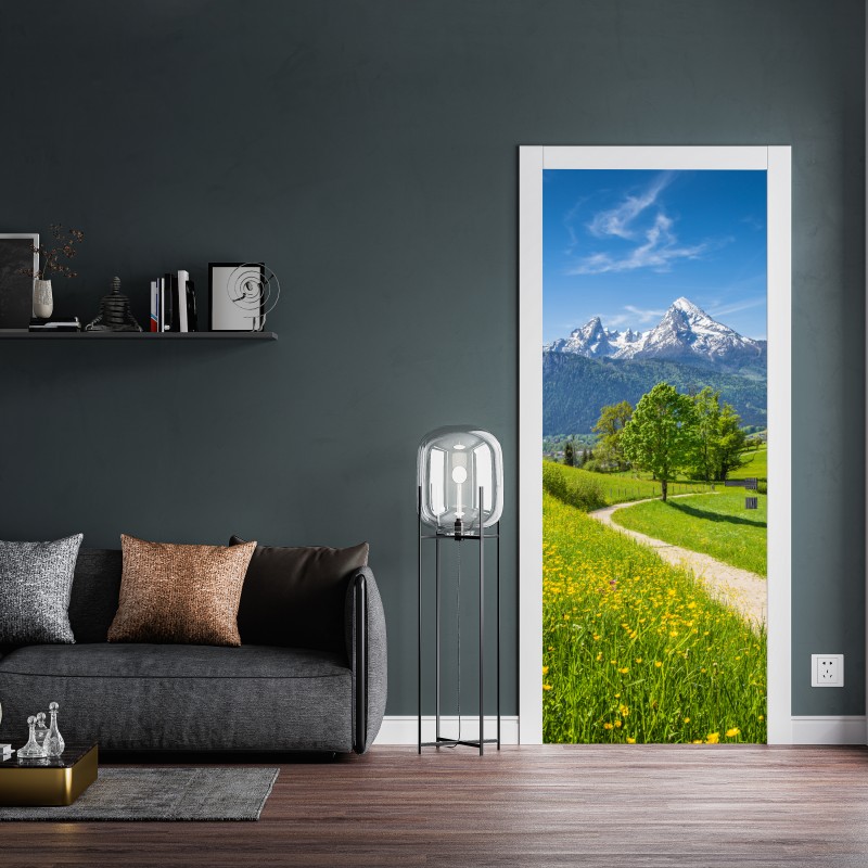 Naklejka na drzwi alpejska łąka i górska ścieżka – Wallissimo® Naklejka na drzwi alpejska łąka i górska ścieżka – Wallissimo®