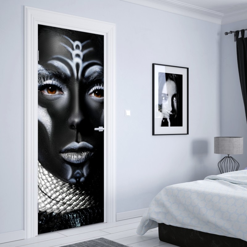 Naklejka na drzwi ciemny plemienny portret – Wallissimo® Naklejka na drzwi ciemny plemienny portret – Wallissimo®