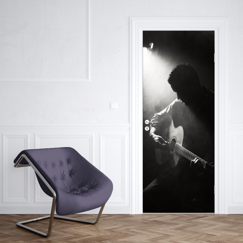 Naklejka na drzwi sylwetka gitarzysty w świetle reflektora – Wallissimo® Naklejka na drzwi sylwetka gitarzysty w świetle reflektora – Wallissimo®