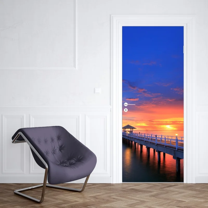 Naklejka na drzwi molo o zachodzie słońca nad plażą – Wallissimo® Naklejka na drzwi molo o zachodzie słońca nad plażą – Wallissimo®