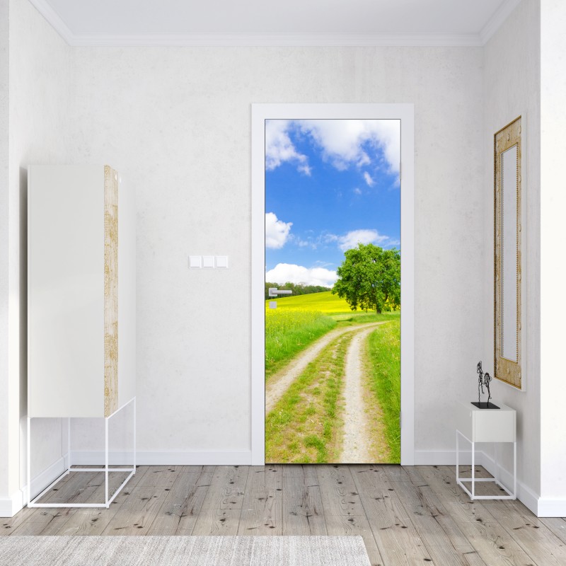 Naklejka na drzwi słoneczna wiejska ścieżka z samotnym drzewem – Wallissimo® Naklejka na drzwi słoneczna wiejska ścieżka z samotnym drzewem – Wallissimo®