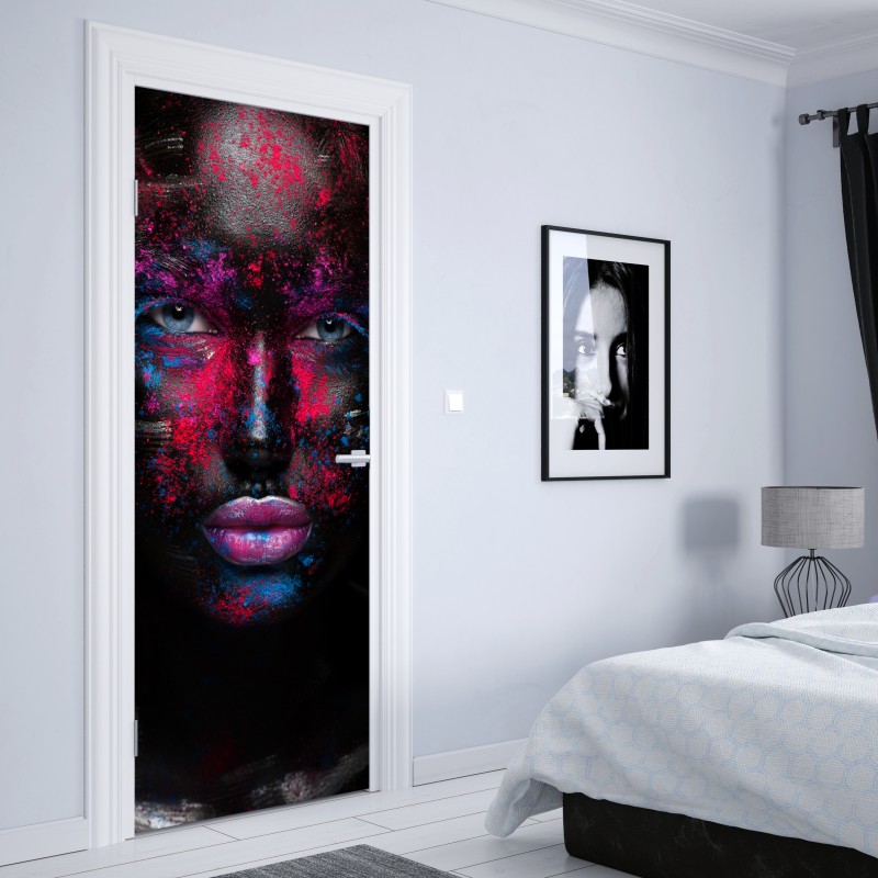 Naklejka na drzwi dramatyczny neonowy portret twarzy – Wallissimo® Naklejka na drzwi dramatyczny neonowy portret twarzy – Wallissimo®
