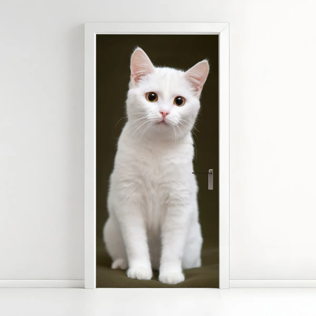 Naklejka na drzwi uroczy portret białego kota – Wallissimo® Naklejka na drzwi uroczy portret białego kota – Wallissimo®