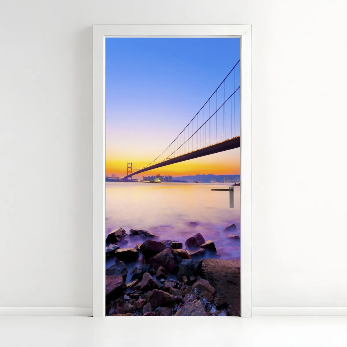 Naklejka na drzwi złoty zachód słońca nad mostem wiszącym – Wallissimo® Naklejka na drzwi złoty zachód słońca nad mostem wiszącym – Wallissimo®