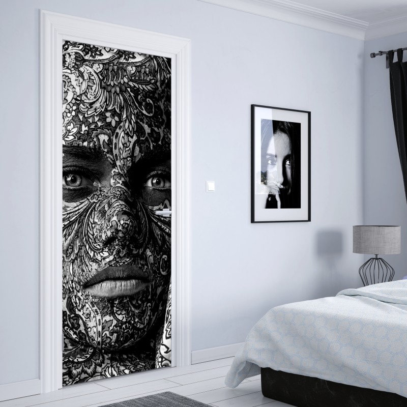 Naklejka na drzwi ornamentalny portret z kwiatowymi wzorami – Wallissimo® Naklejka na drzwi ornamentalny portret z kwiatowymi wzorami – Wallissimo®