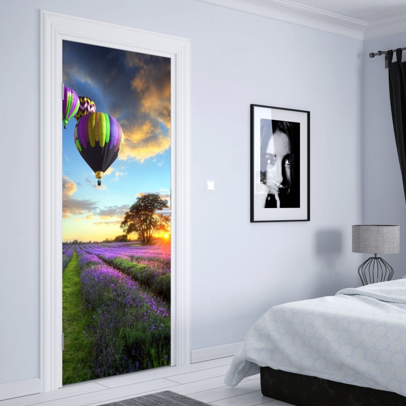 Naklejka na drzwi lawendowy zachód słońca z kolorowymi balonami – Wallissimo® Naklejka na drzwi lawendowy zachód słońca z kolorowymi balonami – Wallissimo®