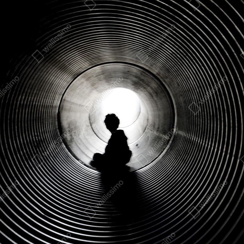 Naklejka na drzwi sylwetka w spiralnym tunelu – Wallissimo® Naklejka na drzwi sylwetka w spiralnym tunelu – Wallissimo®