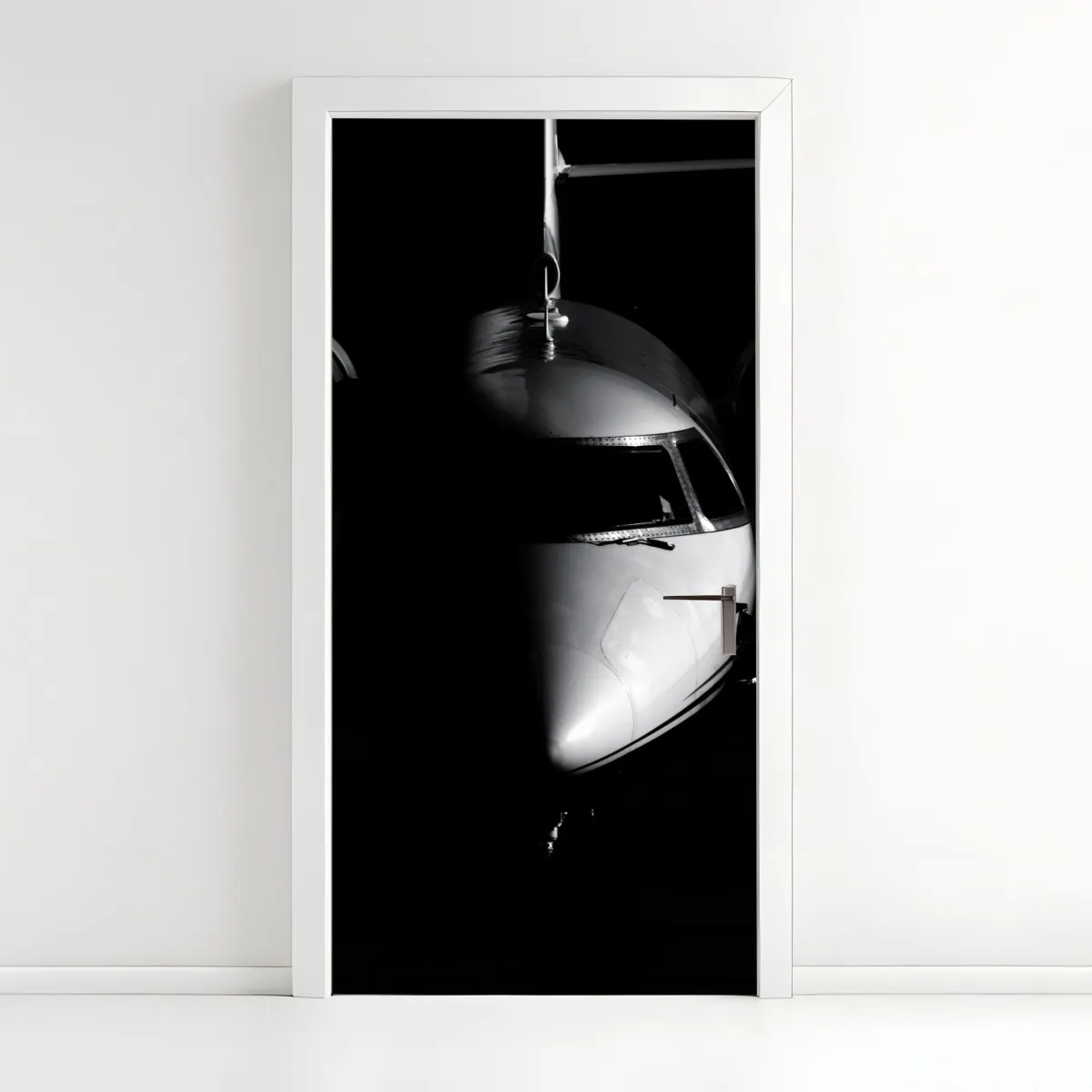 Naklejka na drzwi monochromatyczny portret nosa odrzutowca – Wallissimo® Naklejka na drzwi monochromatyczny portret nosa odrzutowca – Wallissimo®