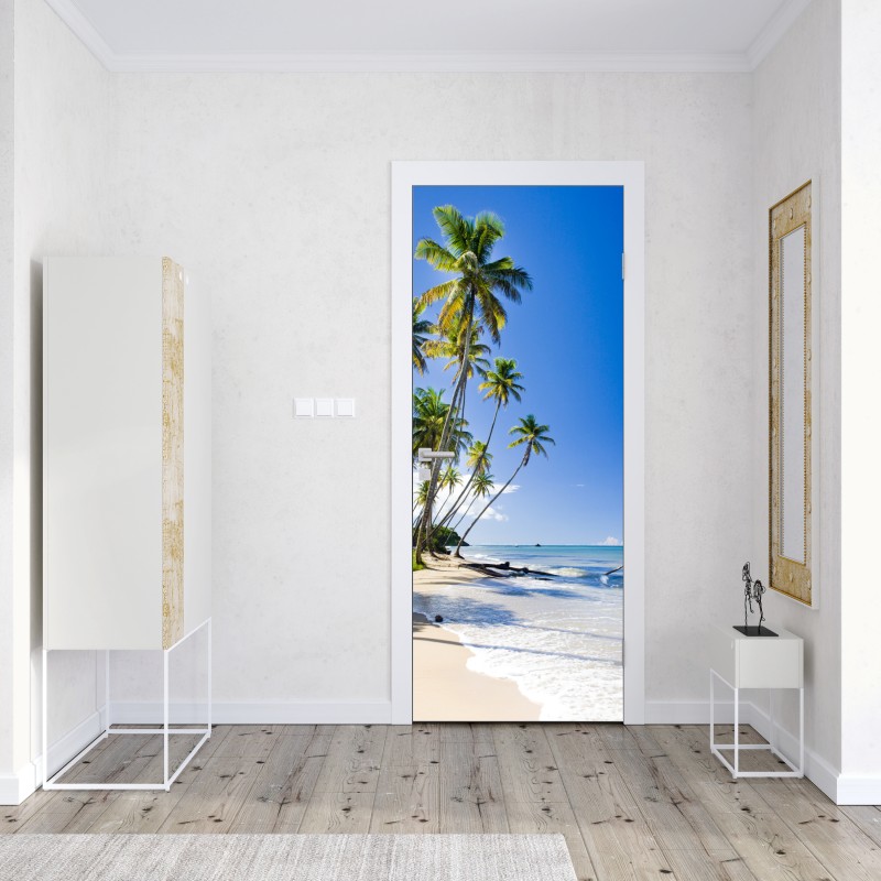 Naklejka na drzwi tropikalna plaża z palmami pod błękitnym niebem – Wallissimo® Naklejka na drzwi tropikalna plaża z palmami pod błękitnym niebem – Wallissimo®
