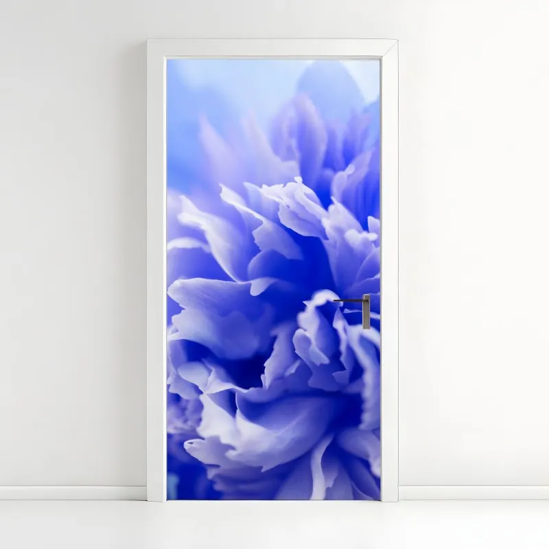 Naklejka na drzwi delikatny niebieski abstrakcyjny kwiat zbliżenie